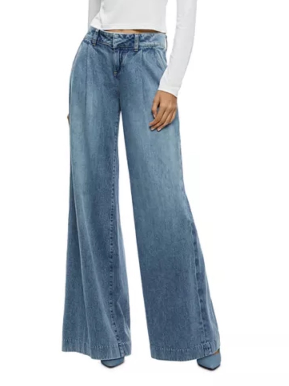 Alice and Olivia
Eric Low Rise Wide Leg Jeans in Sadie Light Vintage Blue - Picture 5 of 14